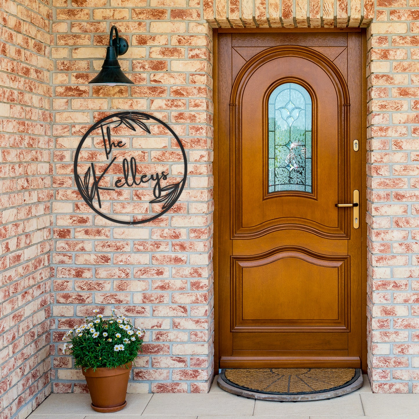 10041 - * Custom Leaf Family Name Circular Sign
