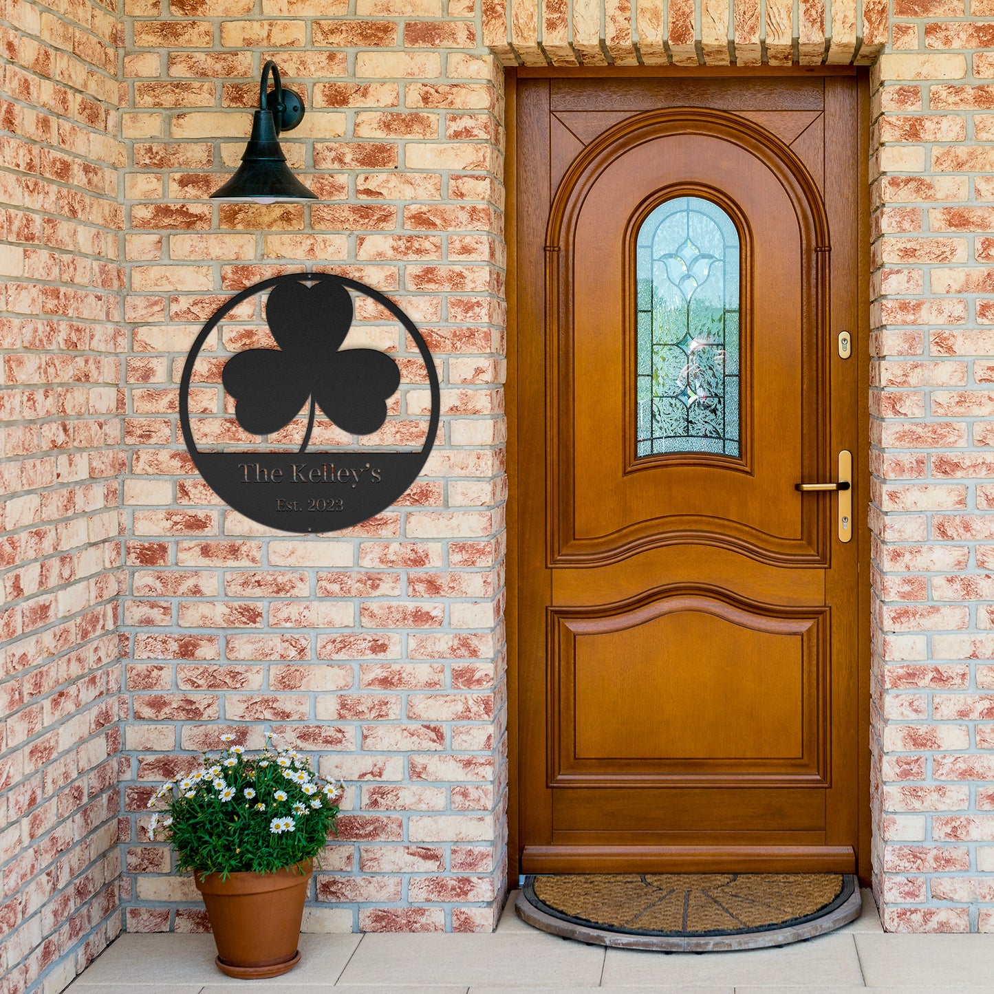 10028 - * Custom Three Leaf Clover Family Sign
